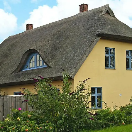 Doppelhaushaelfte Im Hafendorf Auf Ruegen Holiday home