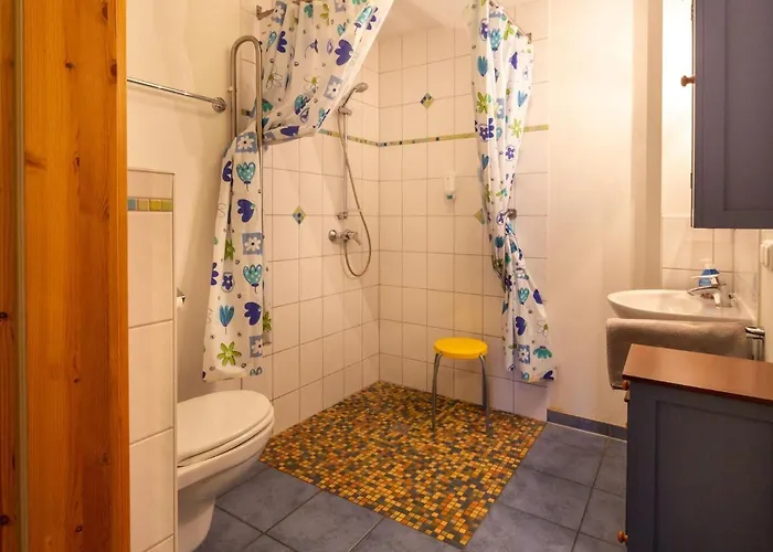 In Mit Garten بيت للعطل